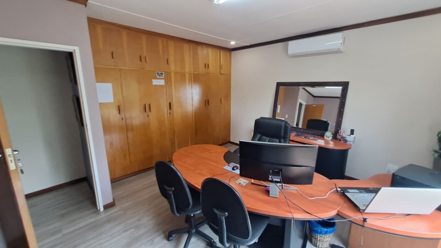 5 Bedroom Property for Sale in Langenhovenpark Free State